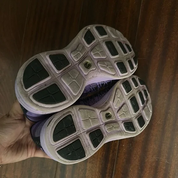 Nike Purple Athletic Shoes for Performance. - Picture 6 of 8